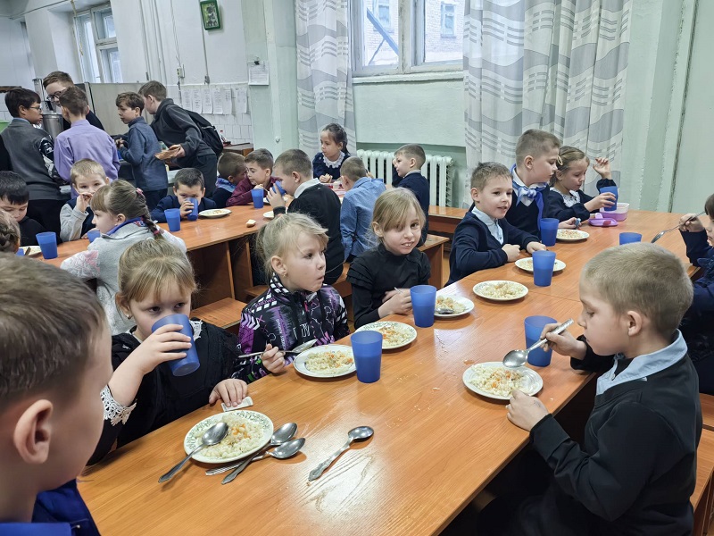 в столовой в столовой.